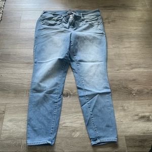 TORRID medium wash jegging 16 short